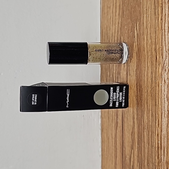 MAC DAZZLESHADOW LIQUID EYESHADOW (NOT AFRAID TO SPARKLE) - Picture 5 of 5